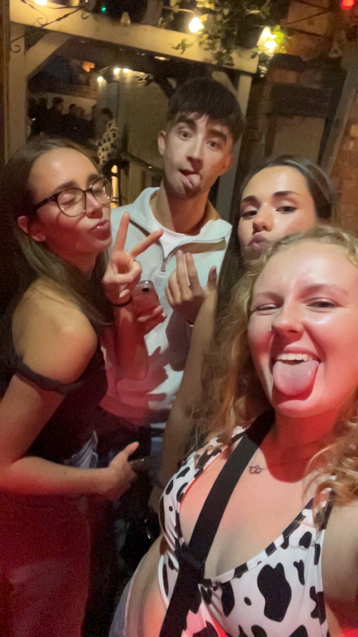 CjUKMVNuYXBjaGF0LzEzLjY1LjEuMCAoaVBob25lMTQsNTsgaU9TIDI2LjAuMTsgZ3ppcCkgAQ==