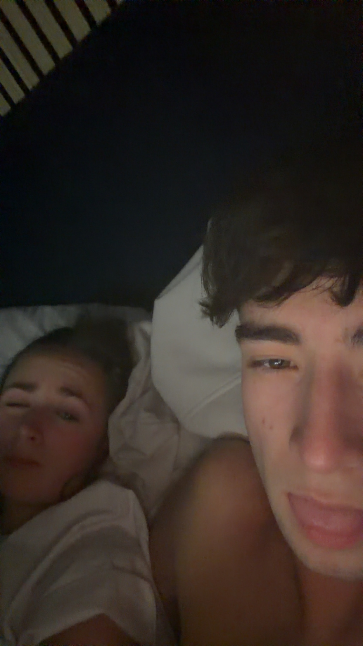 CjMKL1NuYXBjaGF0LzEzLjcwLjEuMCAoaVBob25lMTgsMzsgaU9TIDI2LjE7IGd6aXApIAE=