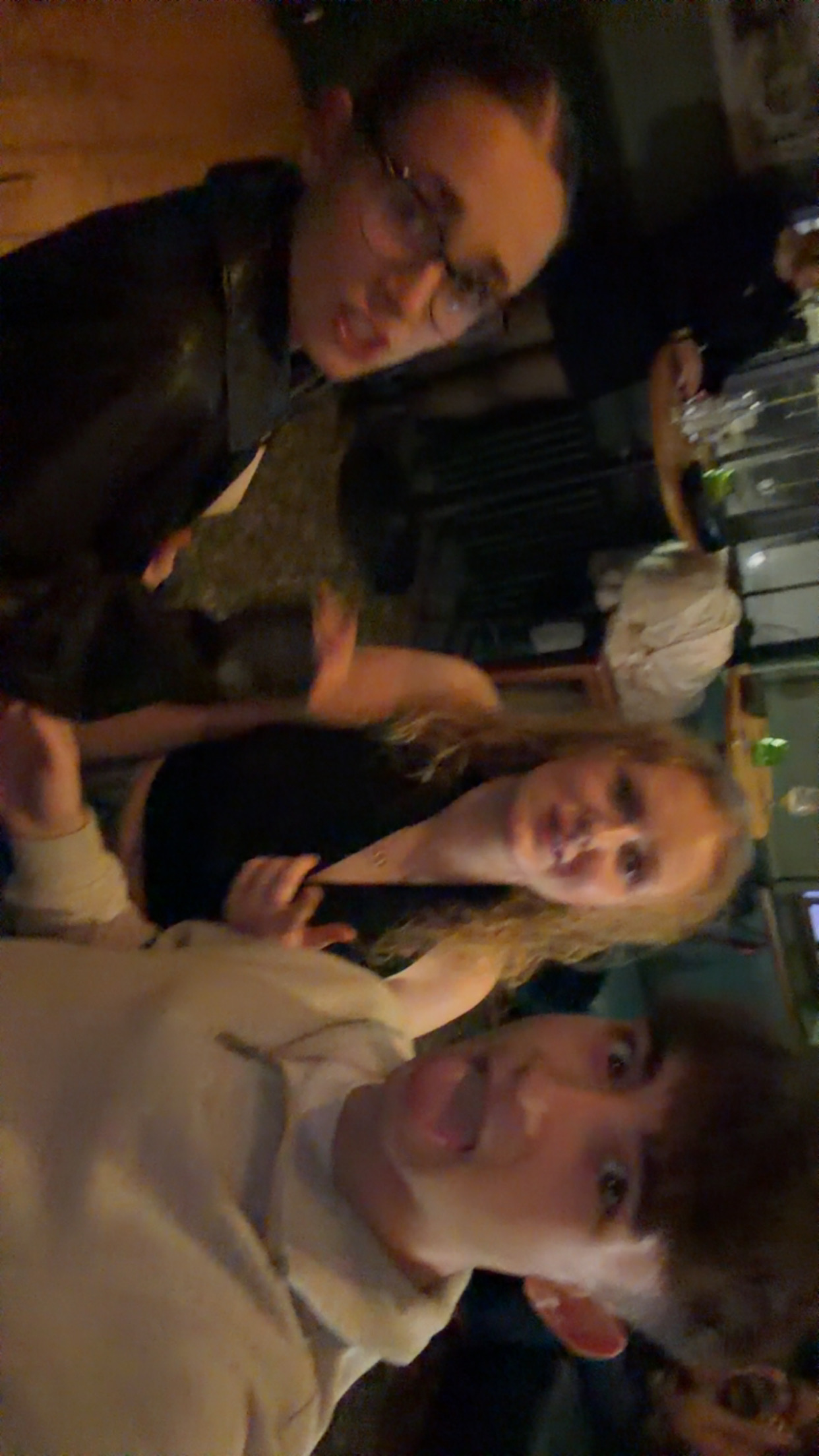 CjQKMFNuYXBjaGF0LzEzLjc1LjAuNDcgKGlQaG9uZTE4LDM7IGlPUyAyNi4yOyBnemlwKSAB