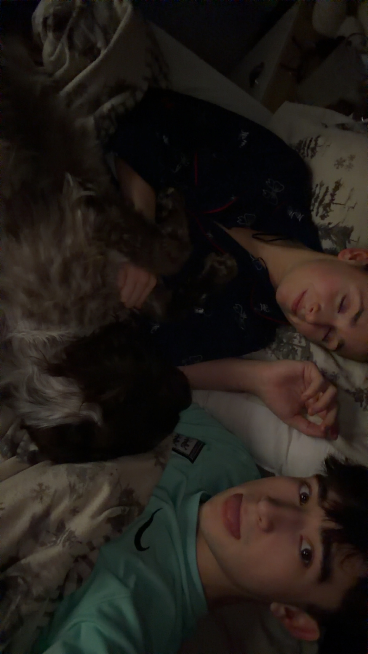 CjQKMFNuYXBjaGF0LzEzLjc3LjAuNTEgKGlQaG9uZTE4LDM7IGlPUyAyNi4yOyBnemlwKSAB